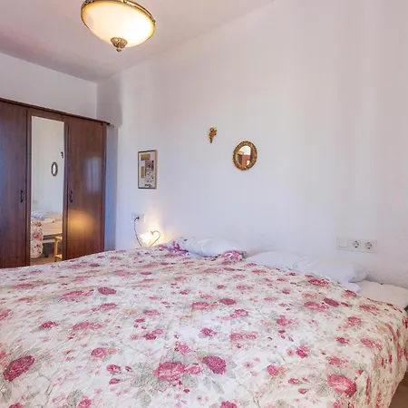 1 Bedroom Amazing In Apartamento